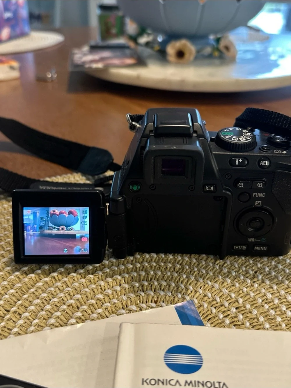 Konica Minolta Dimage A200 Digital Bridge Camera 8MP CCD 7x Zoom. For Parts
